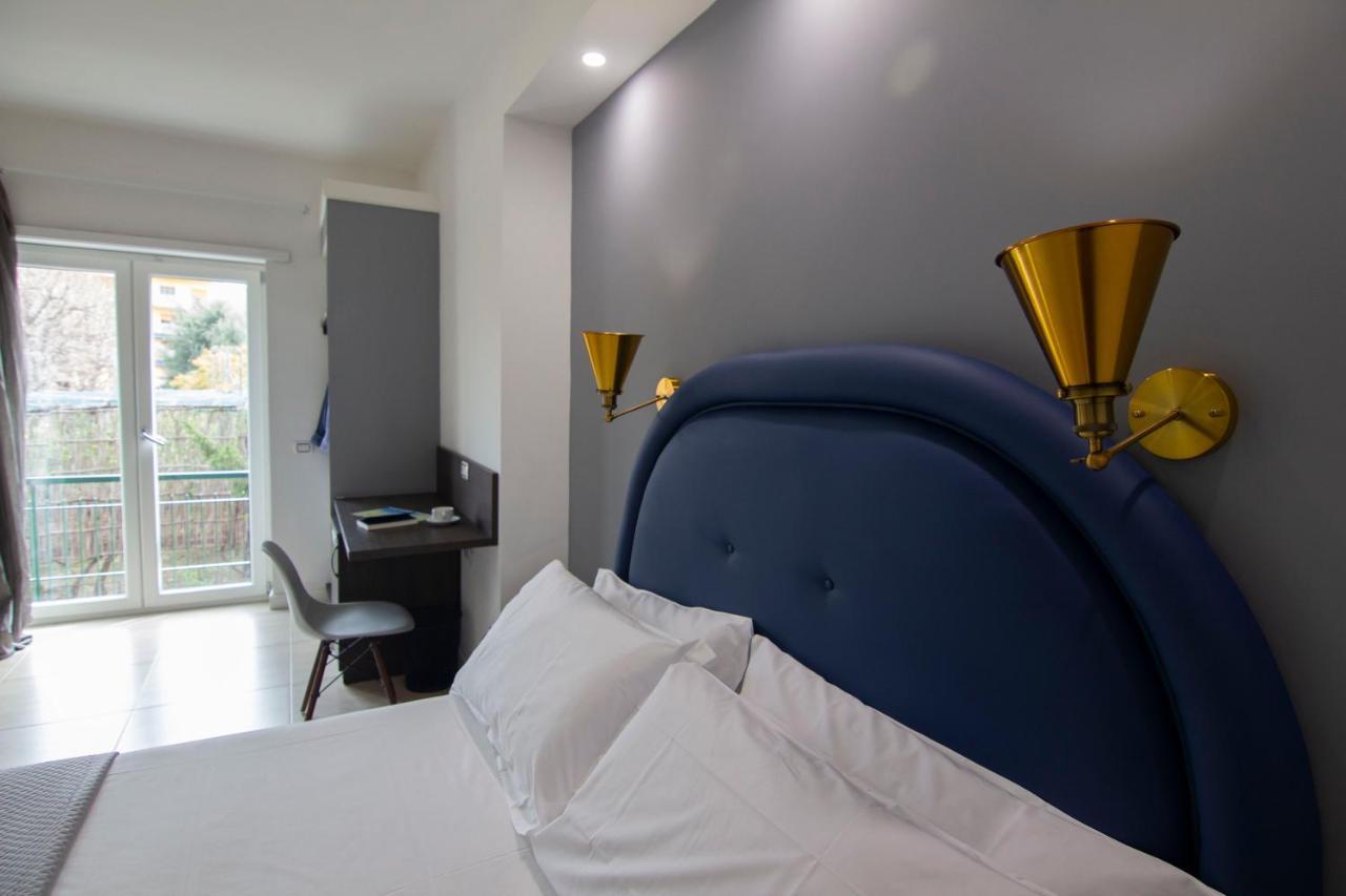 Mako Sorrento Suites Exterior photo