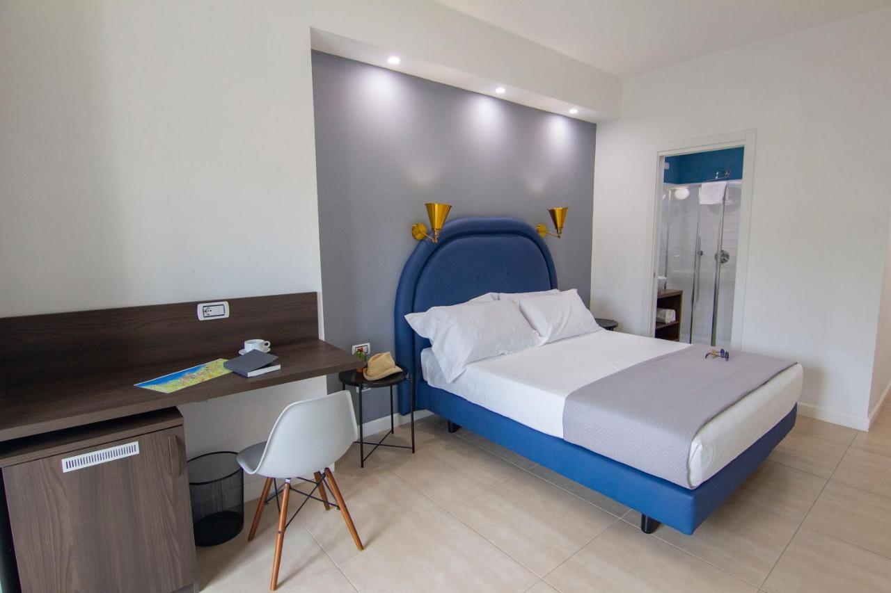Mako Sorrento Suites Exterior photo